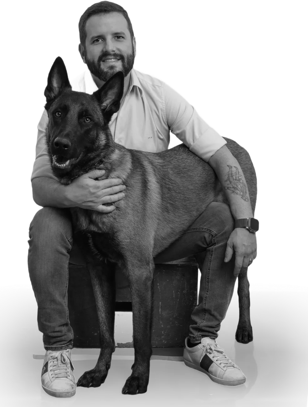 Guilherme Sampaio com seu cão pastor-belga-malinois